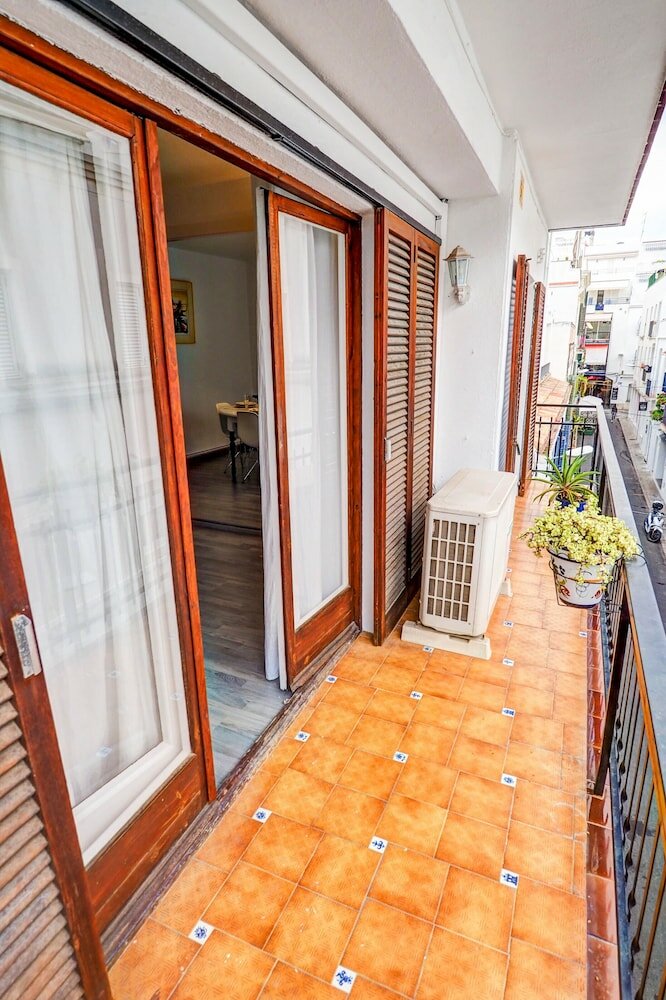 Фото Sitges Group Blue and White