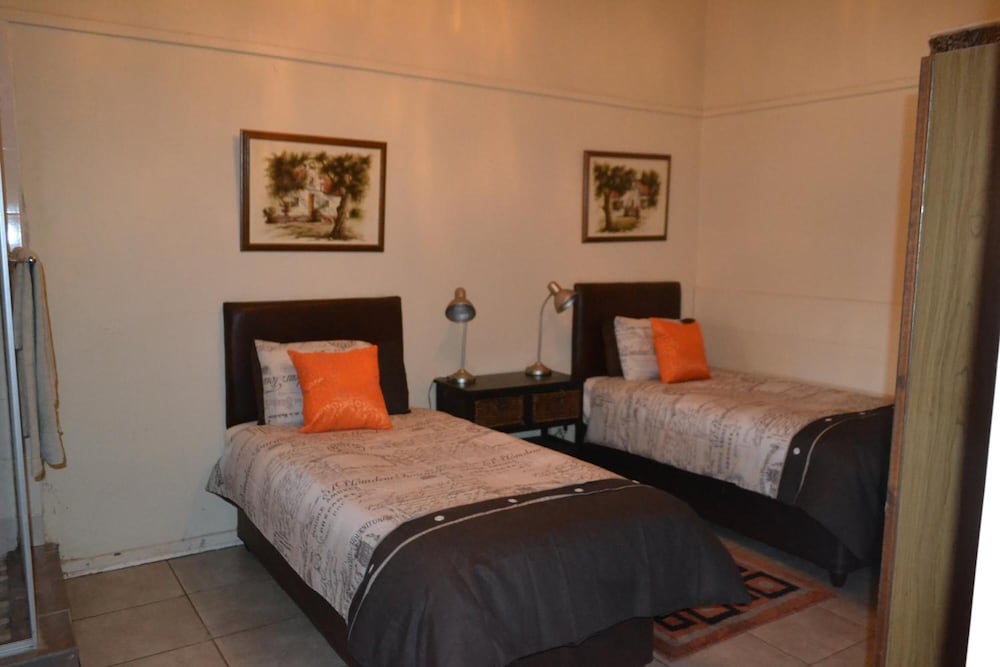 Фото Kestell Hotel