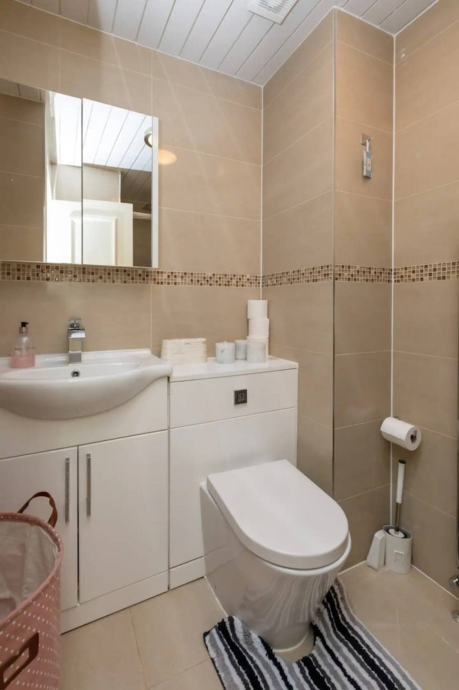 Фото Modern & Spacious 2bd Flat - Westbourne Park