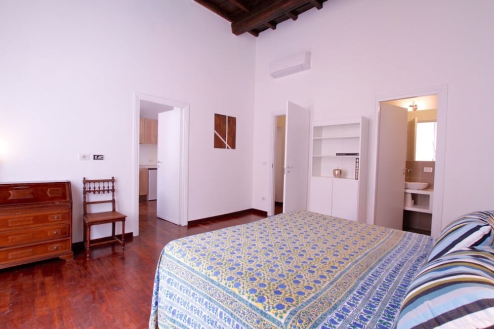 Фото Monticelli Viola