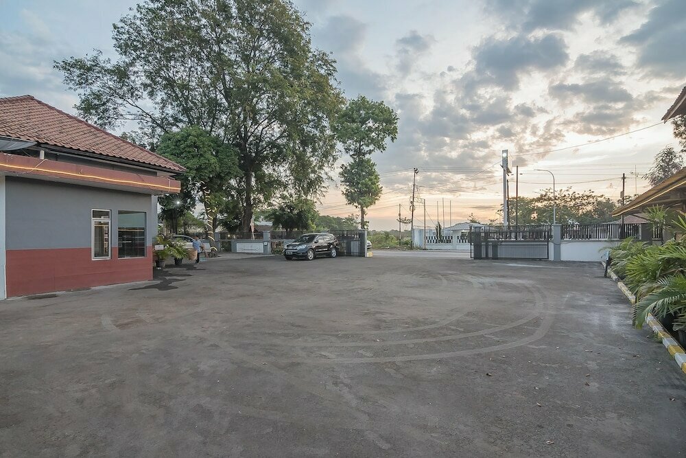 Hotel RedDoorz near Alun Alun Subang, West Java, photo