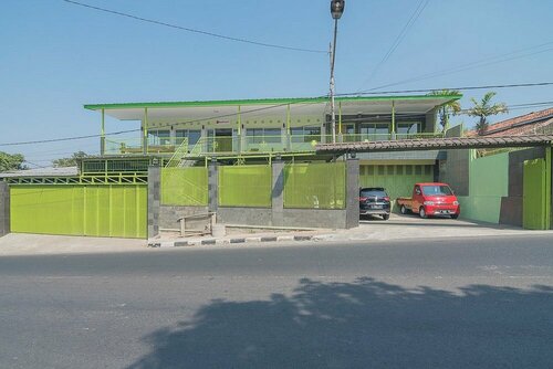 Гостиница RedDoorz Syariah near Museum Wisma Karya Subang в Субанге