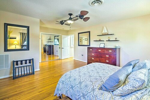 Гостиница Spacious Satellite Beach Home: Walk to Shore!