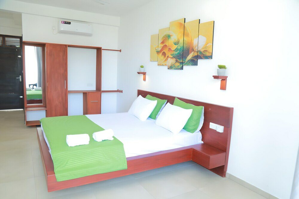 Фото Travellers Hotel Hikkaduwa