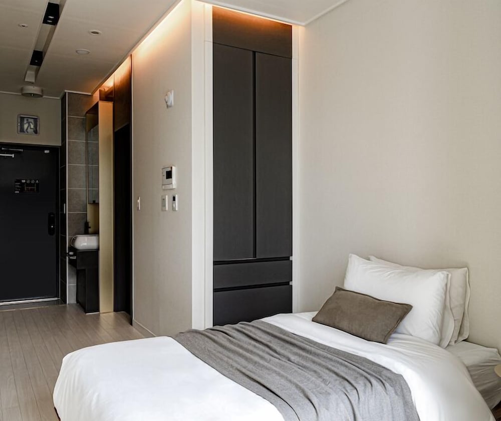 Фото Urbanstay Seomyeon