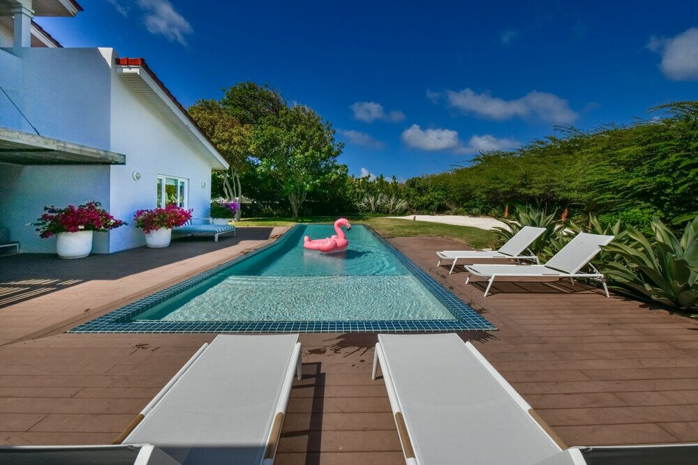 Фото Beach Front Luxury Villa! Boca Catalina Malmok!