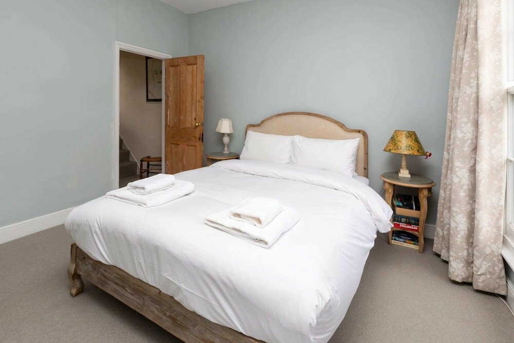 Фото Charming 2bd Georgian Town House - Camden Town