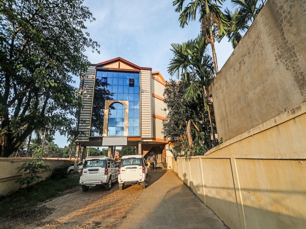 Фото Oyo 17255 Hotel Kanika Inn