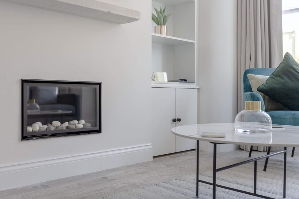 Фото Stunning 3 Bedroom 2 Bath in Fantastic Location