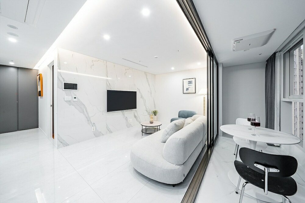 Фото Seocho Intoraon Hotel and Residence