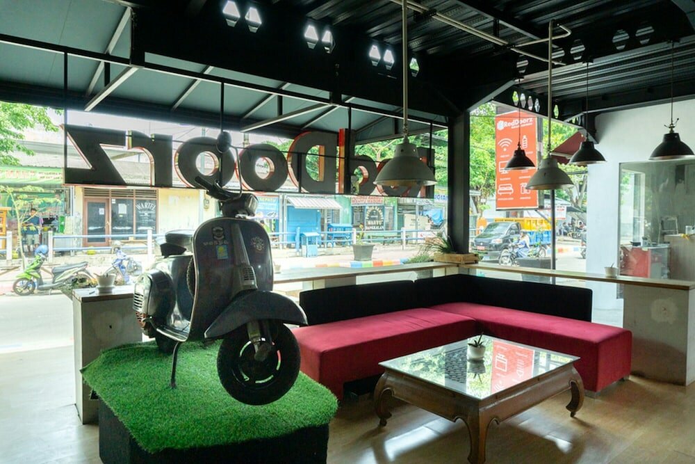 Фото RedDoorz near Alun Alun Madiun