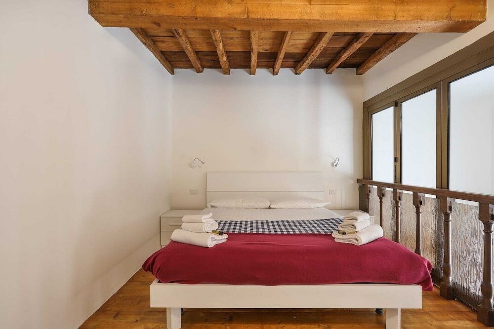 Фото Santa Maria Novella Bright and Modern Apartment - Hosted by Sweetstay