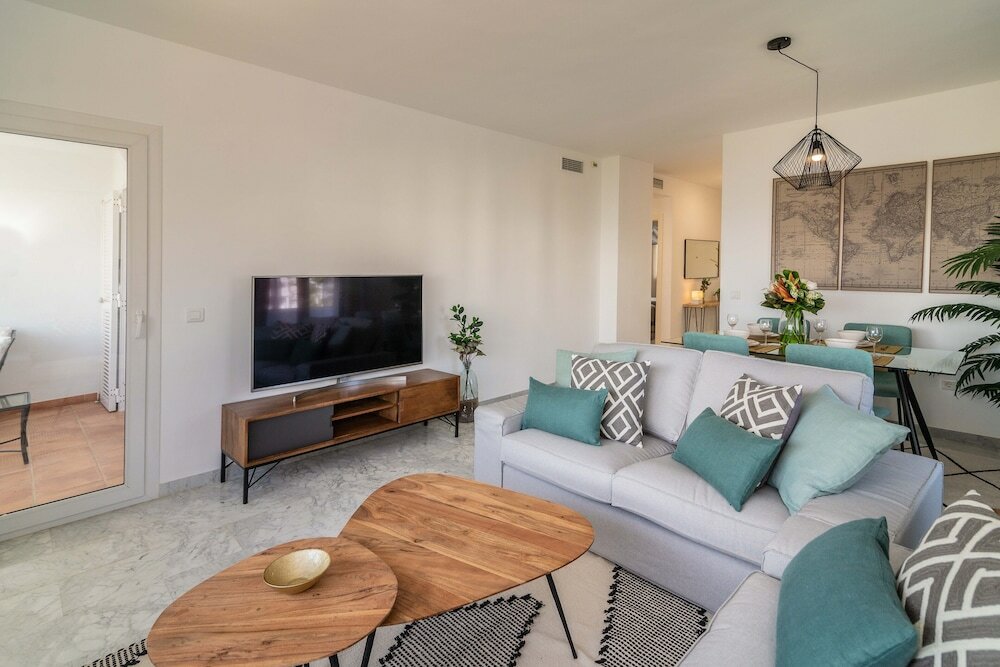 Фото Whispering Palms Apartment