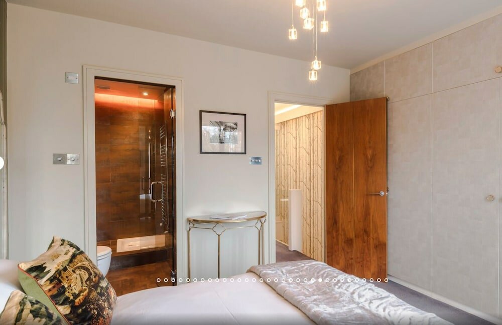 Фото Neon Dream Playfull 2 bedroom