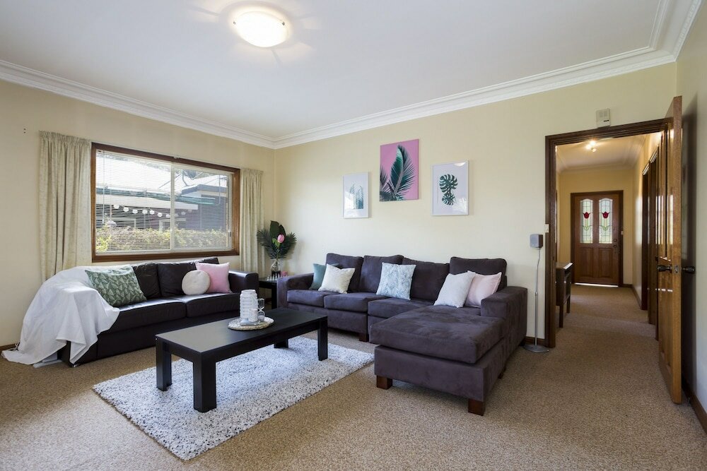 Фото South Coast Getaway House Sleeping 8 Guests