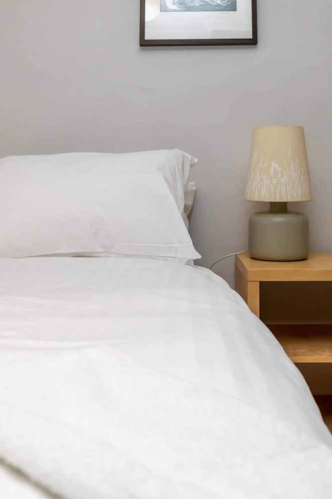 Фото 2 Bedroom 2 Bathroom Victorian Maisonette in Barbican