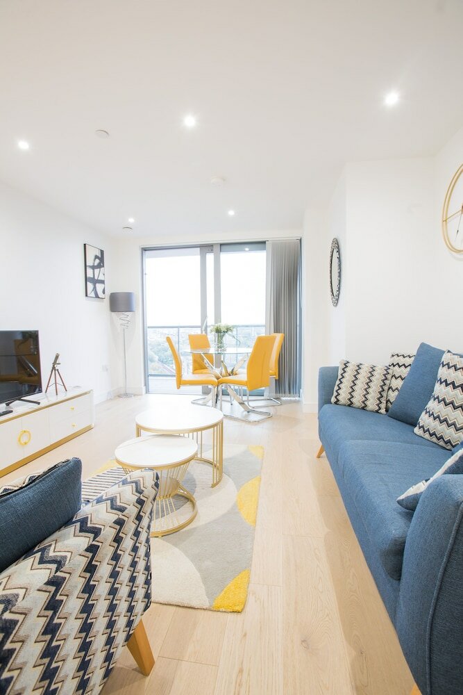 Фото 2 Bed &1 Bath Apartment in Canary Wharf