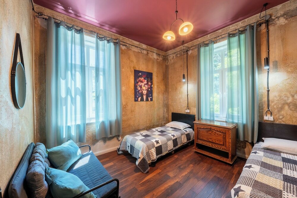 Фото The Green Bar House