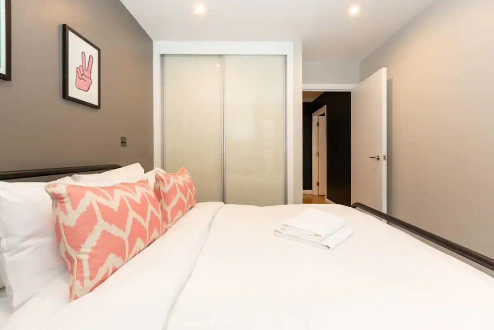 Фото Stylish & Luxurious 2 Bedroom Flat - Shoreditch