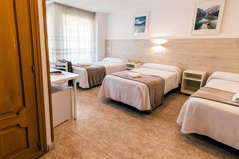 Фото Hostal Gran Vía