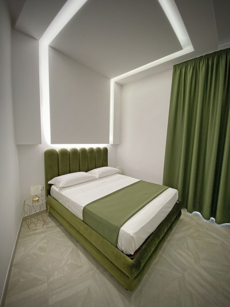 Фото Twin Towers Naples Luxury