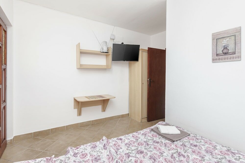 Фото Crystal Sky Apartments