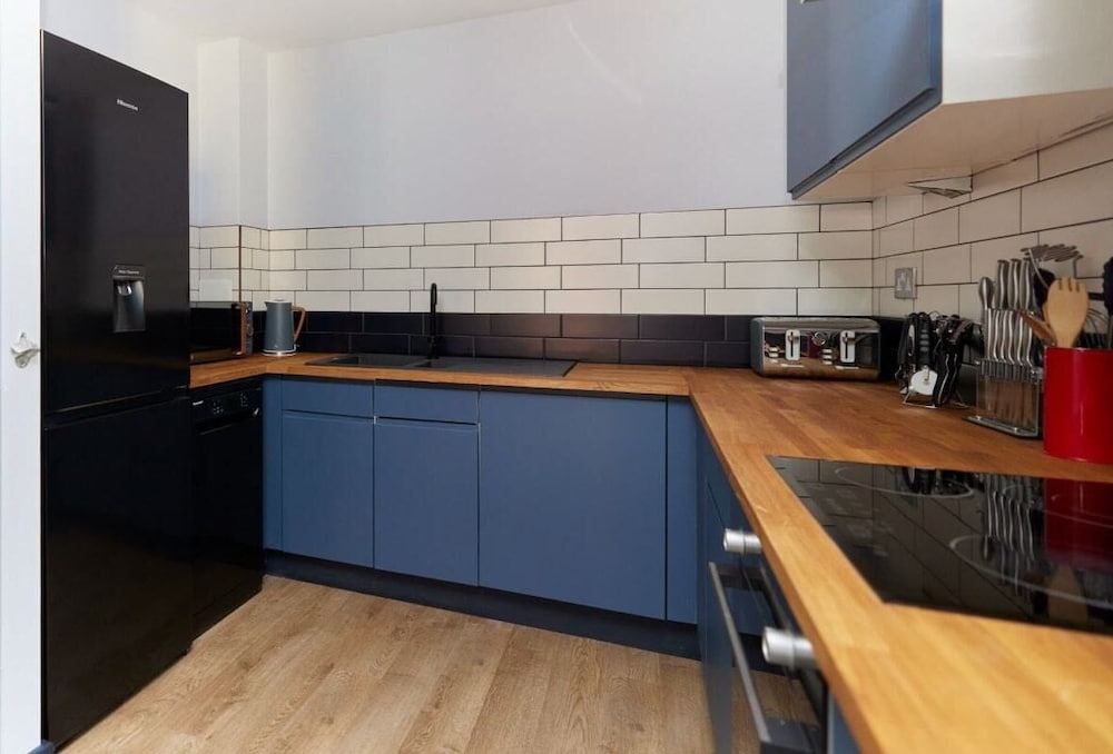 Фото The Whitechapel Place - Stunning 2bdr Flat With Balcony