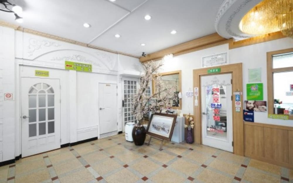 Фото Yeosu Expo Pension Hotel