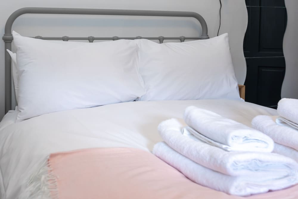 Фото Serene and Spacious 1 Bedroom Garden Flat in Clapton