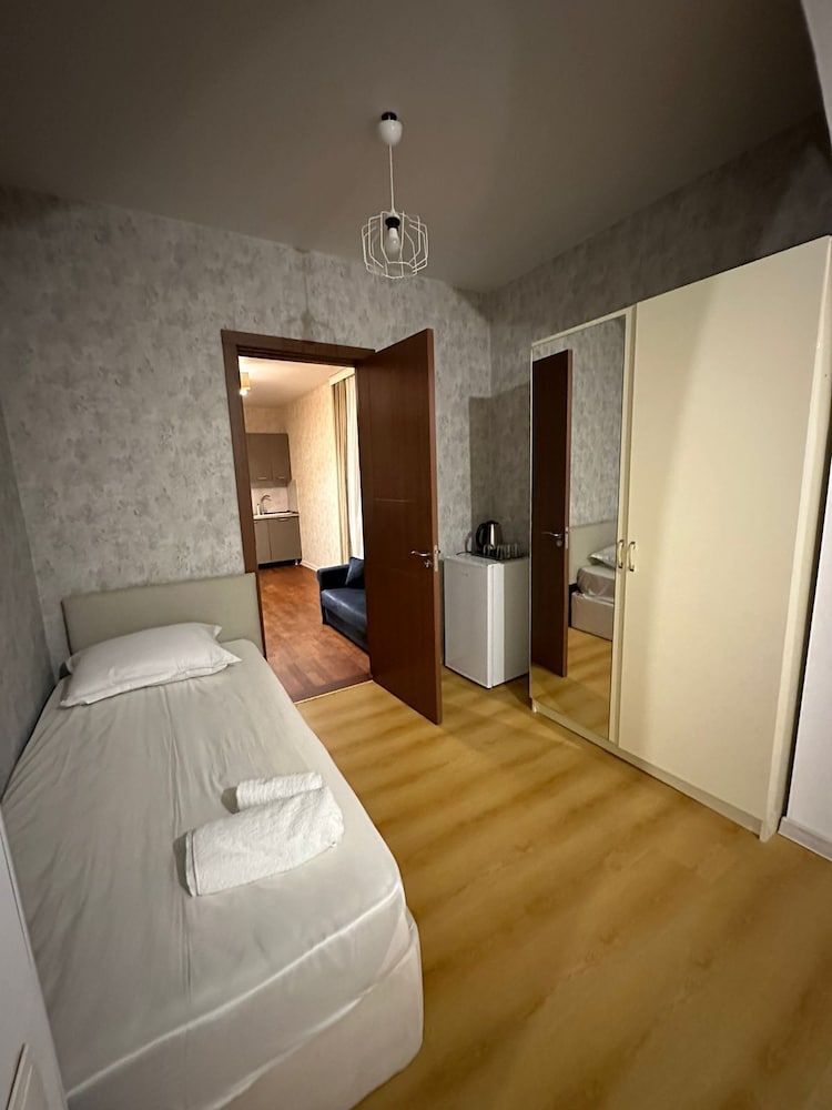 Фото Гостиница на ул. Константина Гамсахурдиа, 1