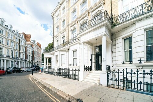 The Knaresborough by Aura Collection