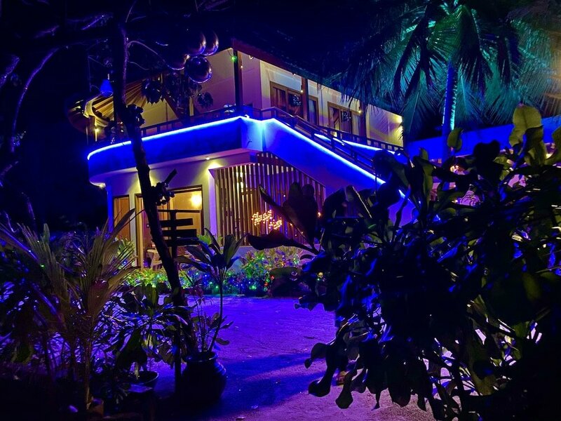 Гостиница Ocean Beach Inn - Maldives