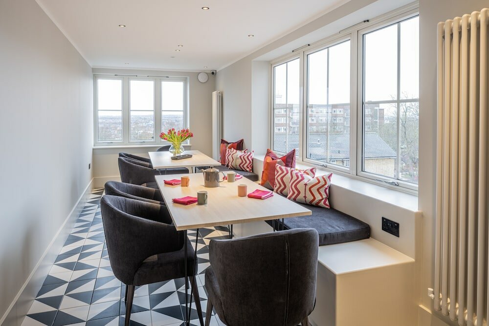 Фото Stylish Studios Southfields Station