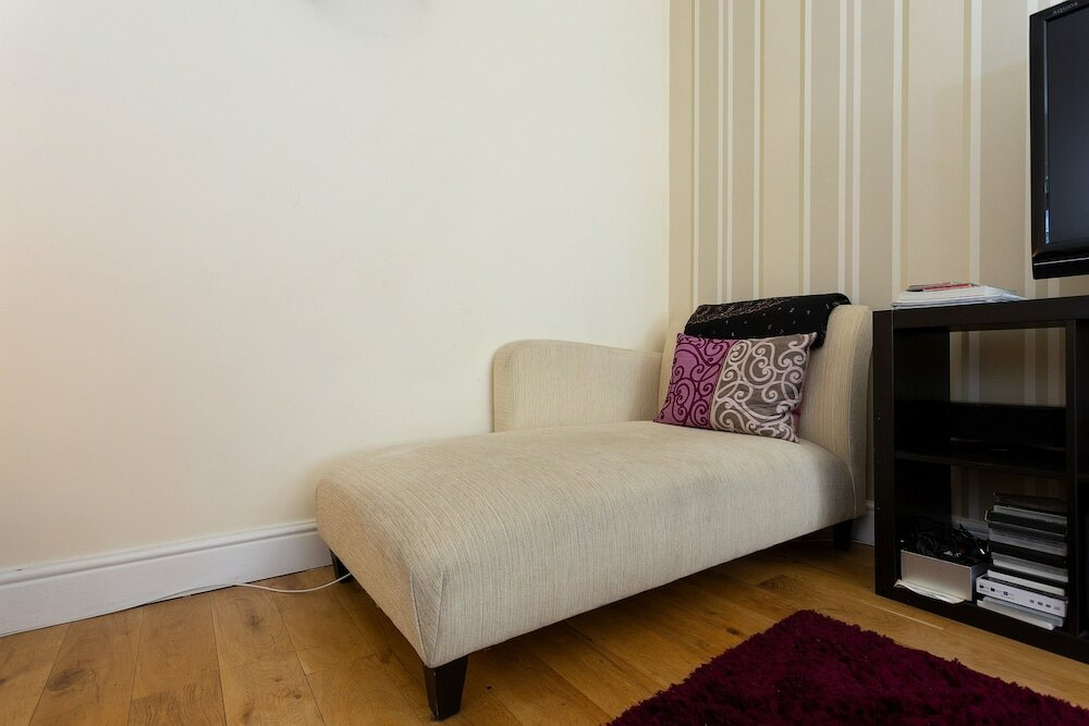 Фото Comfortable Flat Near Liverpool Street With 2 Bedrooms
