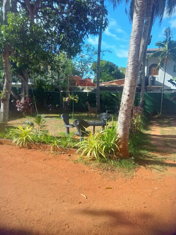 Фото Barthiya Tourist Guest