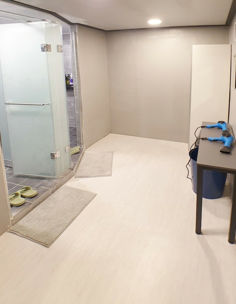 Фото U Guesthouse 2 in Yeonnam Caters to Women - Hostel