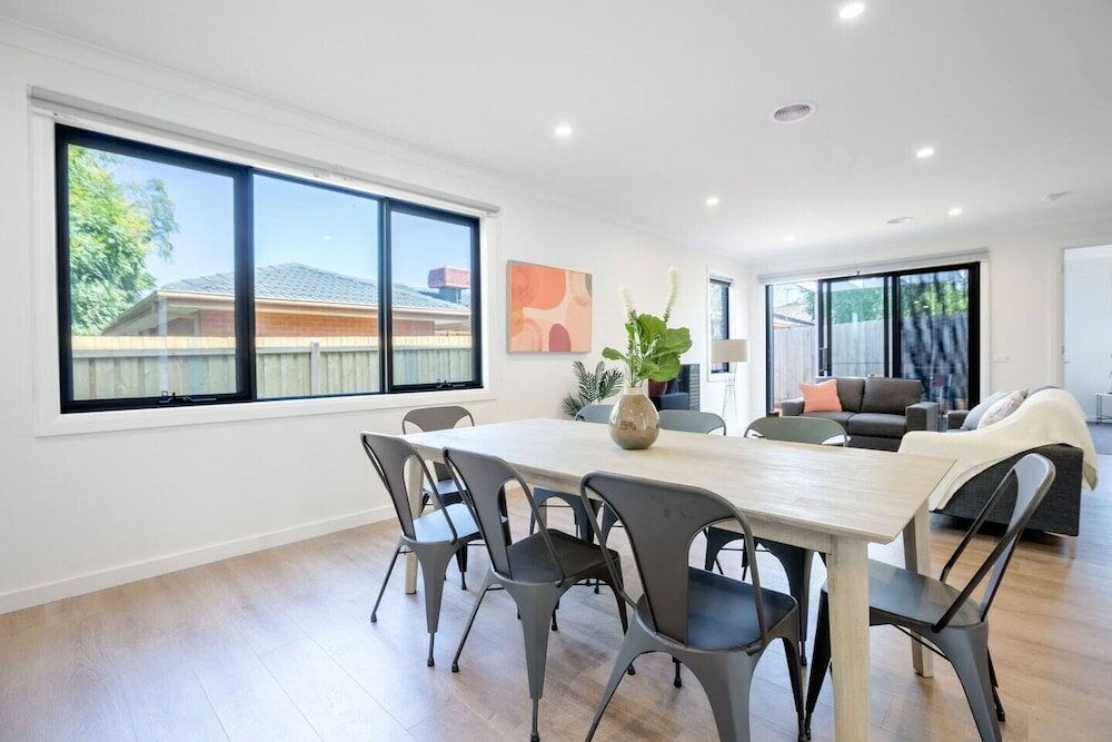 Фото WoW Factor! luxe 4br Townhouse@glen Waverley