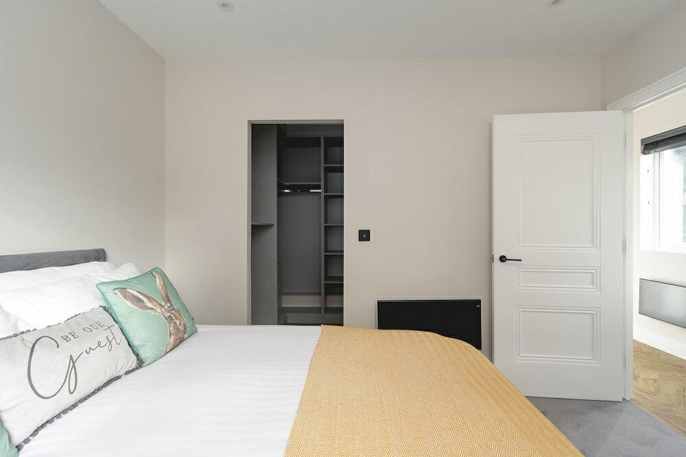 Фото Skyvillion Apartments Cockfosters