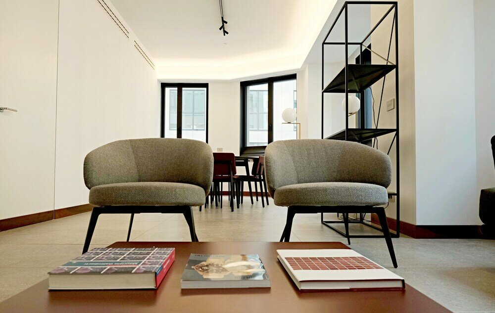 Фото San Babila Modern Apartment