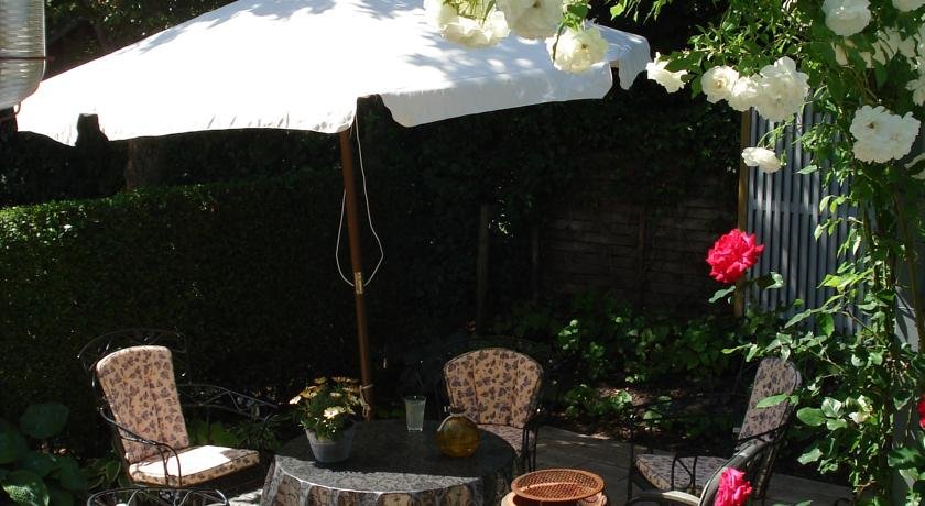 Фото Bed and Breakfast Oosterpark