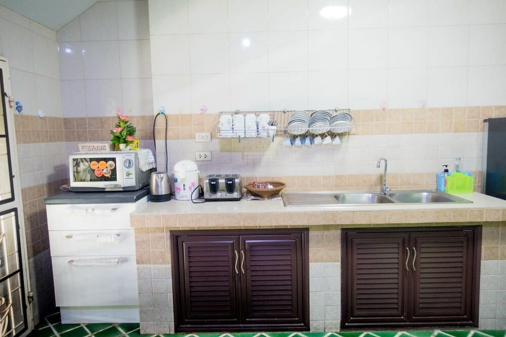 Фото Plus Hostel Ayutthaya