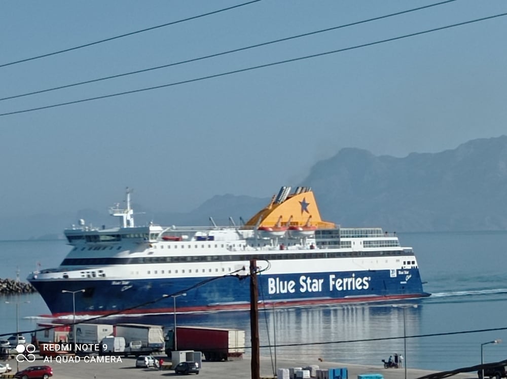 Фото отеля 2