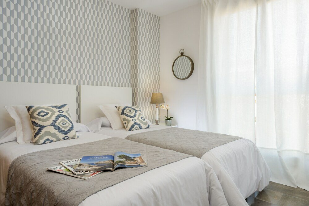 Фото Beautiful 2 Bd House With Terrace & Views to the Beach Pedregalejo