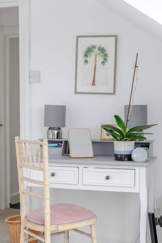 Фото Top Floor 1bd Flat With Balcony - Ladbroke Grove