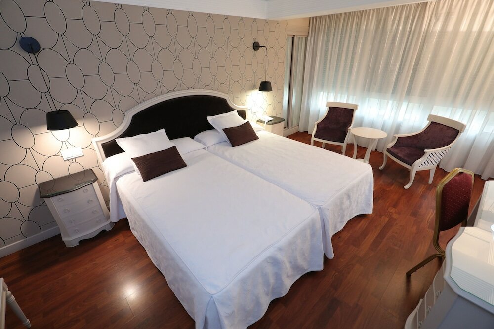 Фото Hotel Corona De Castilla Burgos