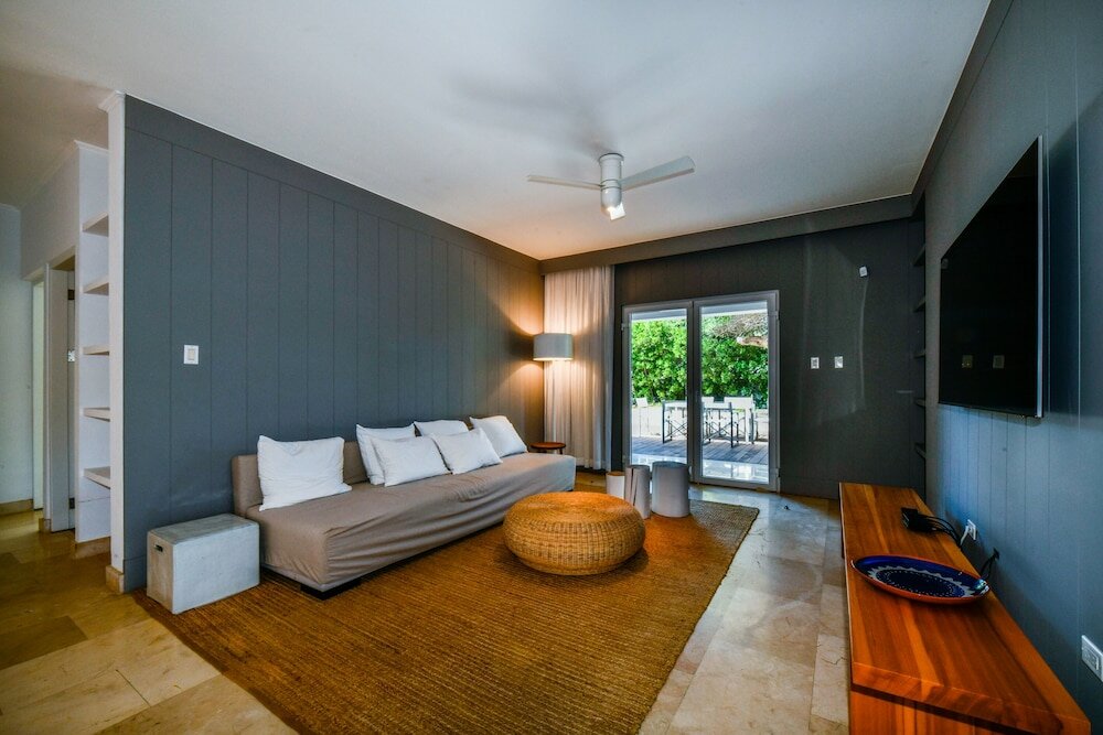 Фото Beach Front Luxury Villa! Boca Catalina Malmok!