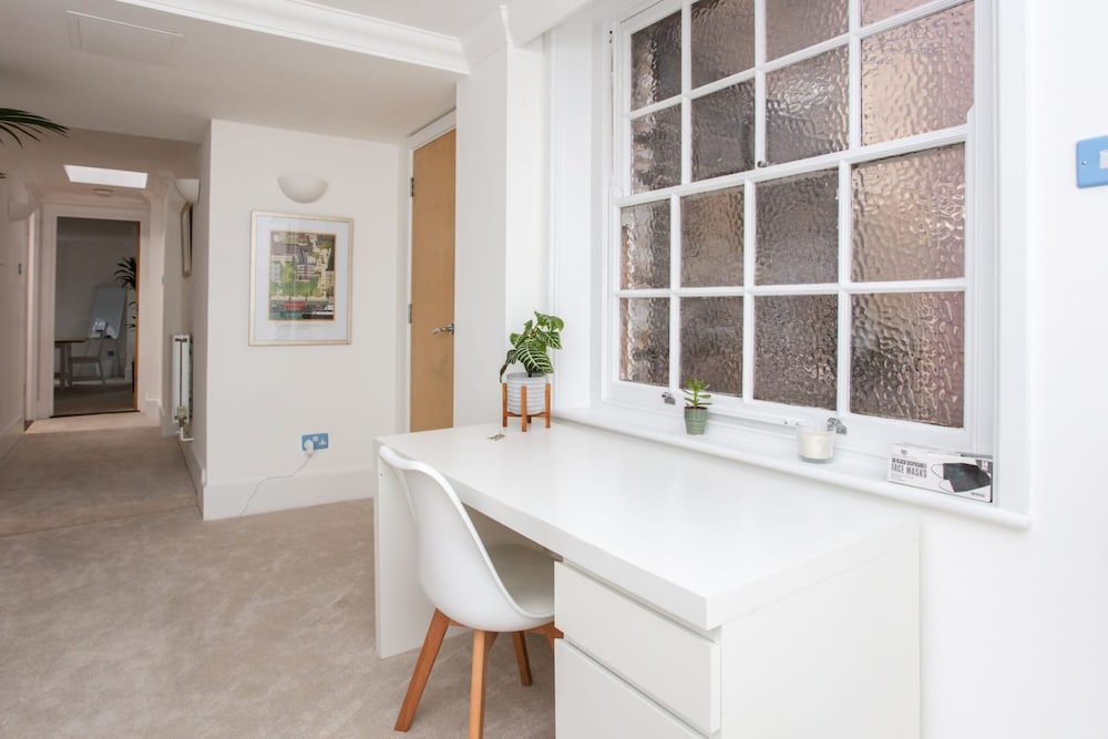Фото Modern 2 Bedroom Apartment in the Heart of London