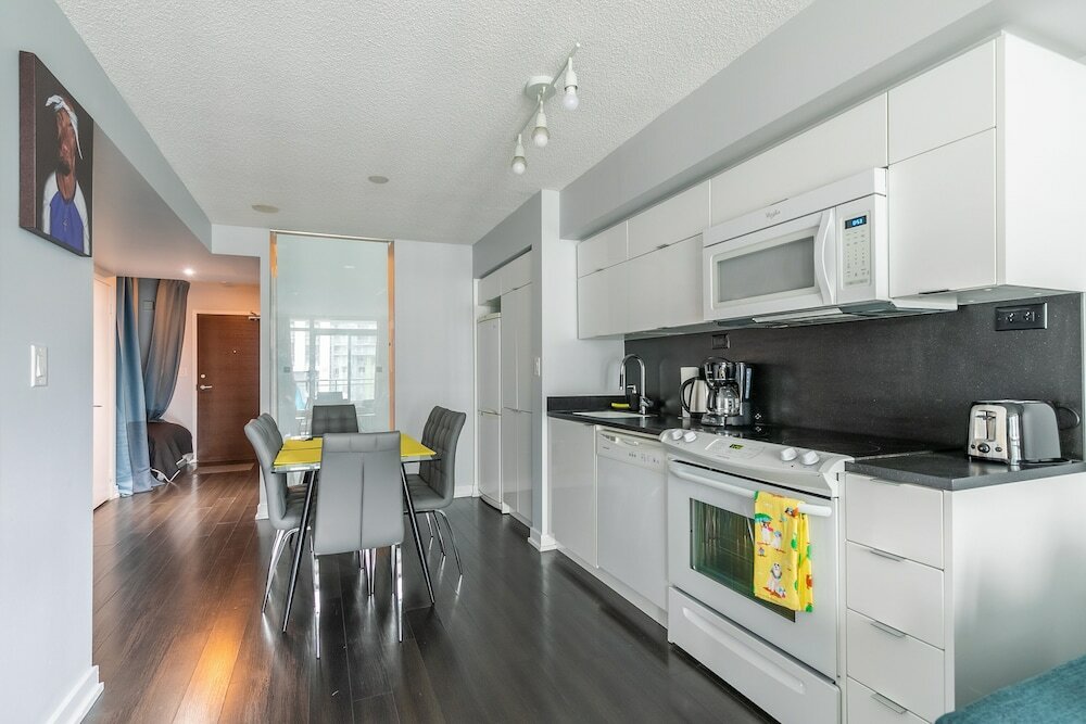 Фото SkyTree - Condos in Heart of Downtown