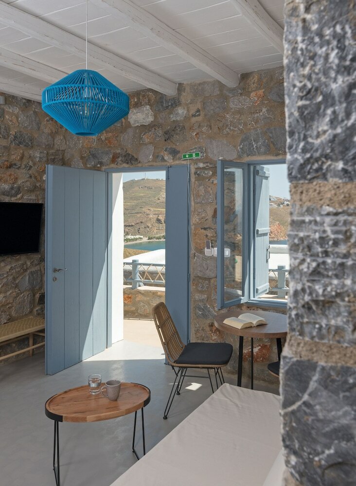 Фото Nisides Suites