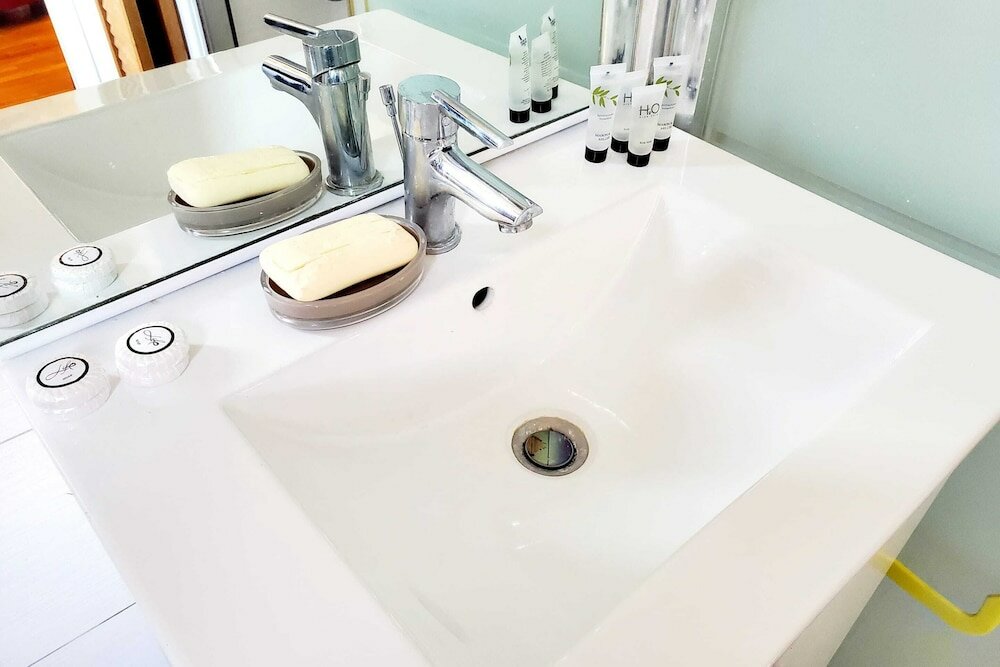 Фото Bright & Cosy One-bed Apartment